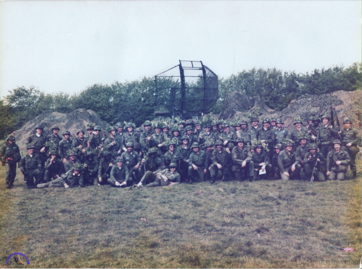 Gruppenfoto an der NATO Raketenstation, 1981.